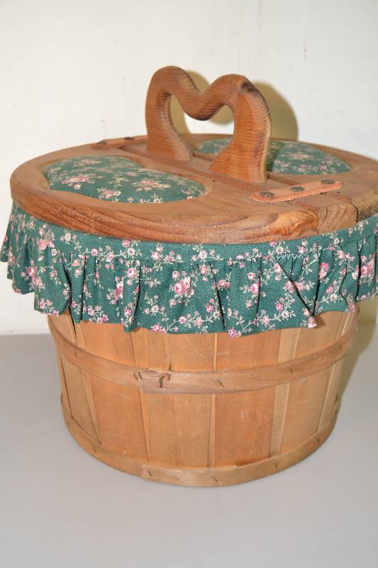 lot 43 image: Basket