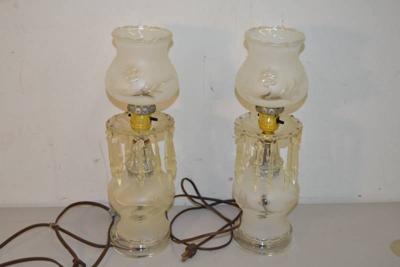lot 64 image: Lamps