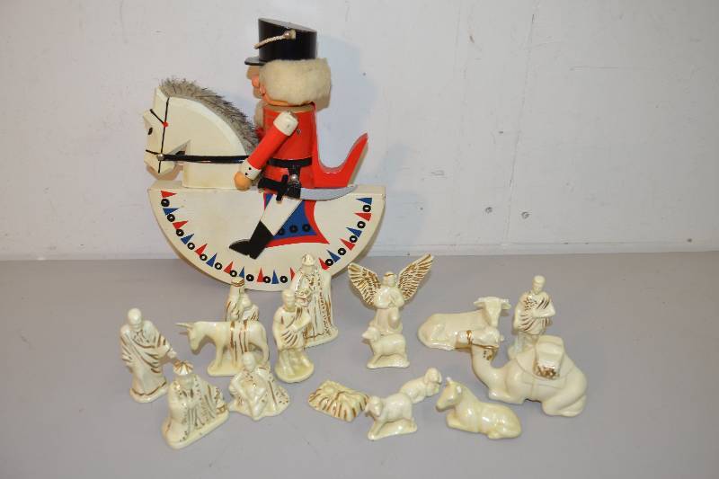 lot 66 image: Vintage Christmas