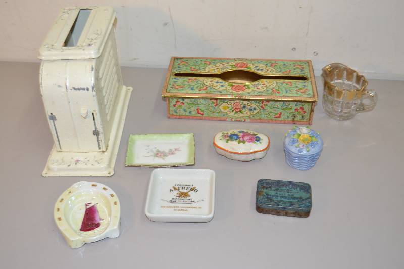 lot 78 image: Vintage household