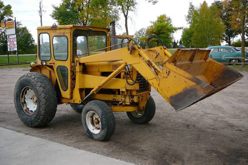 International 2544 Loader Tractor