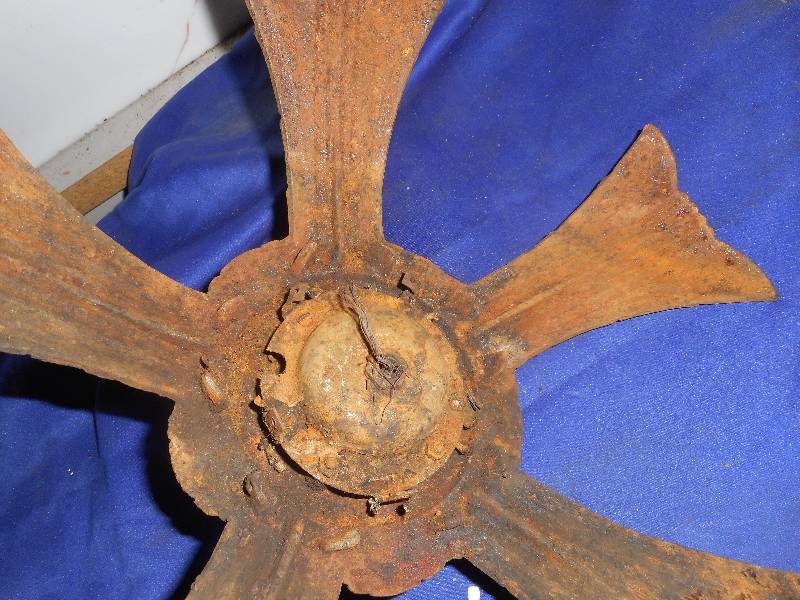 ANTIQUE IRON HANGING LAMP TOP