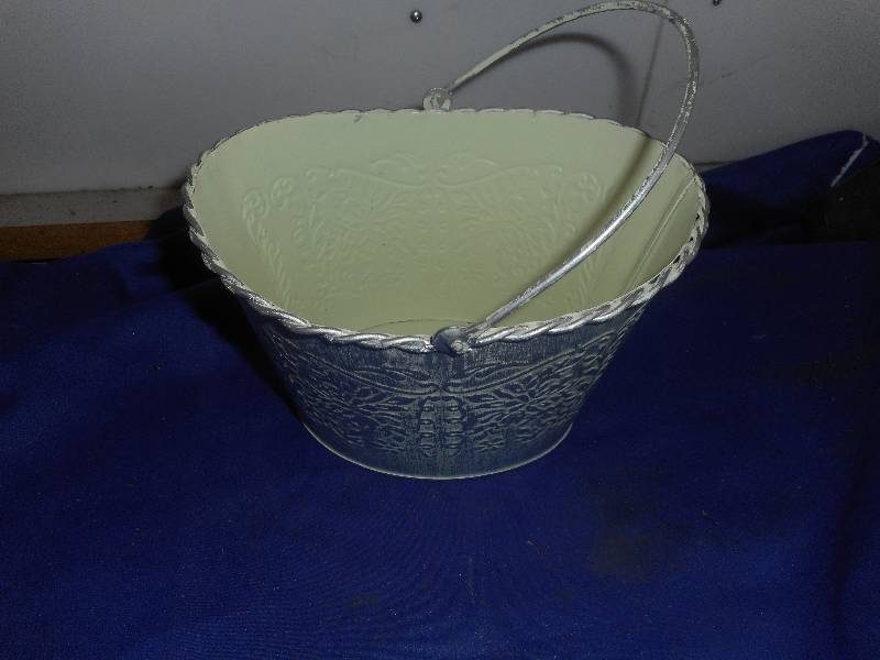 VINTAGE METAL BASKET