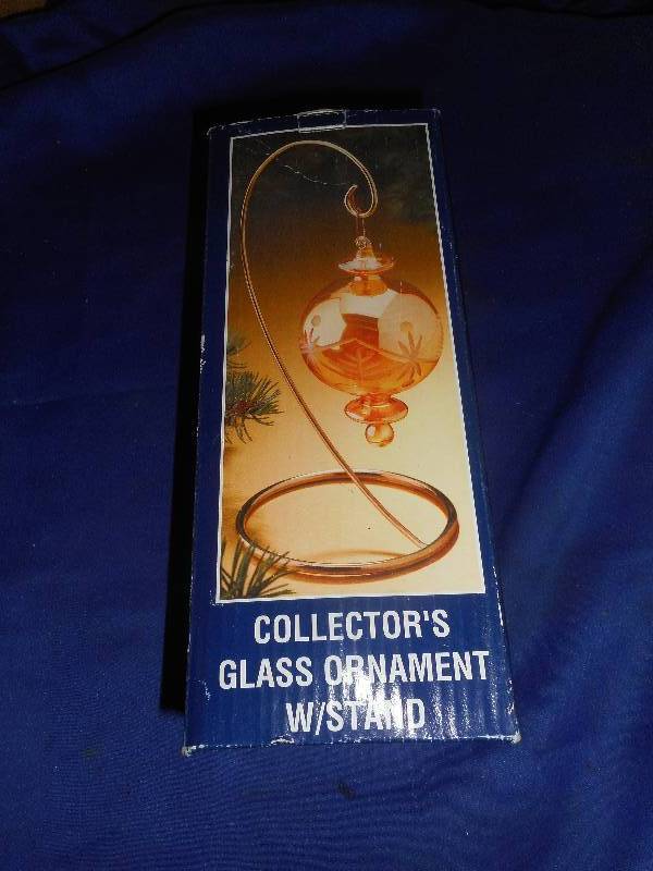 COLLECTORS ORNAMENT WITH STAND