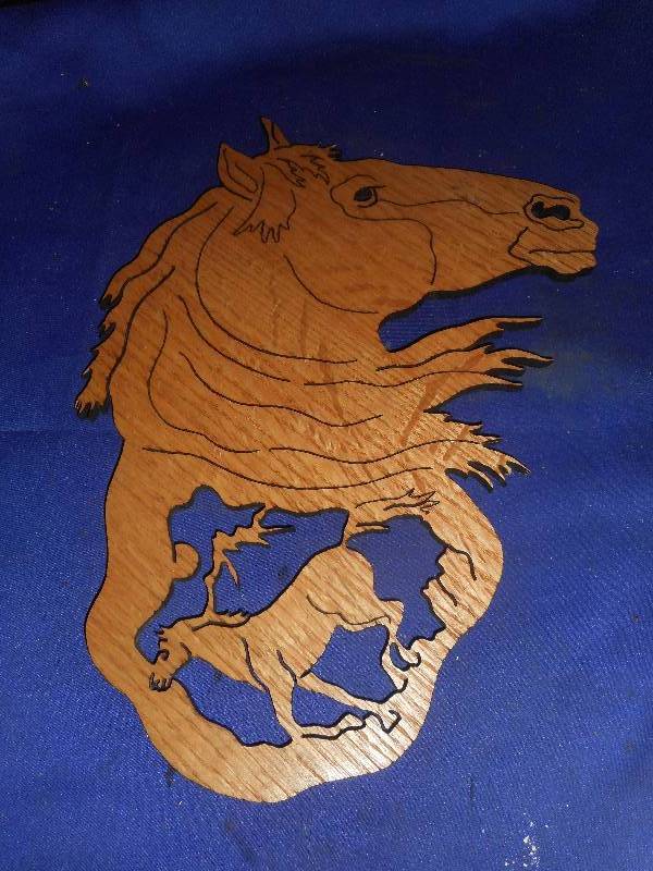 CARVED WOODEN HORSE PICTURE