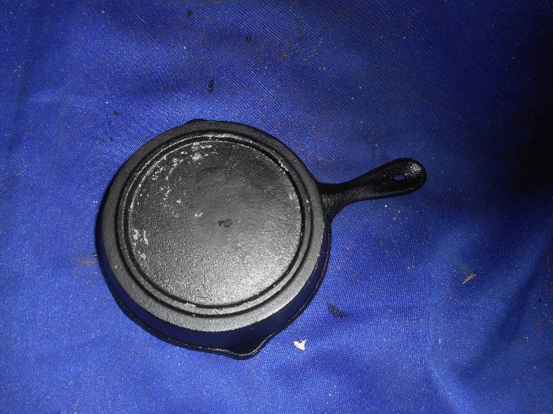 MINI CAST IRON PAN