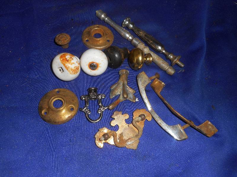 VINTAGE METAL PIECES AND KNOBS