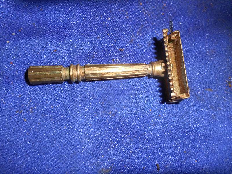 ANTIQUE RAZOR