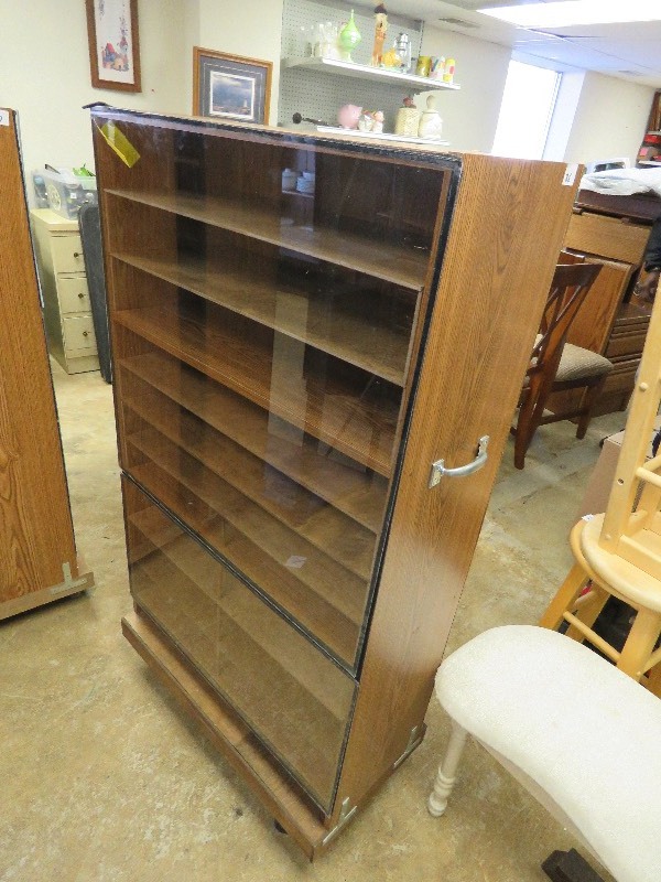 Rolling display cabnet