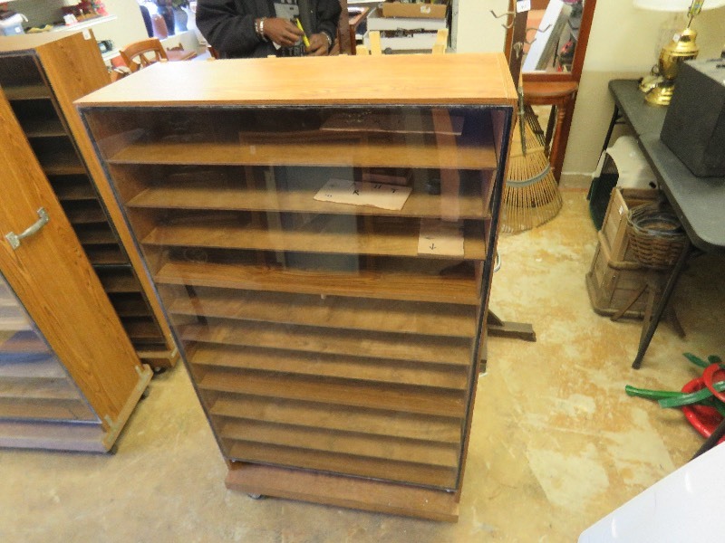 Rolling display cabnet