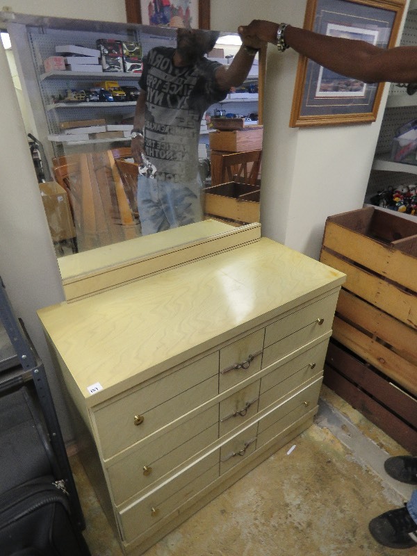 Dresser