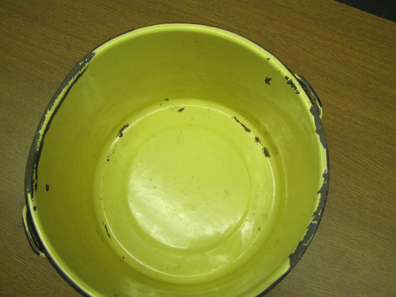 Yellow Metal Cook Pot