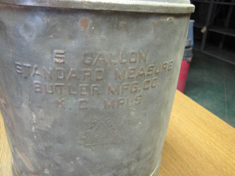 Vintage 5 Gallon Water pail with spout