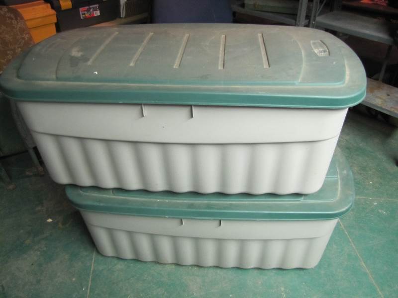 2 very large Rubbermaid Totes