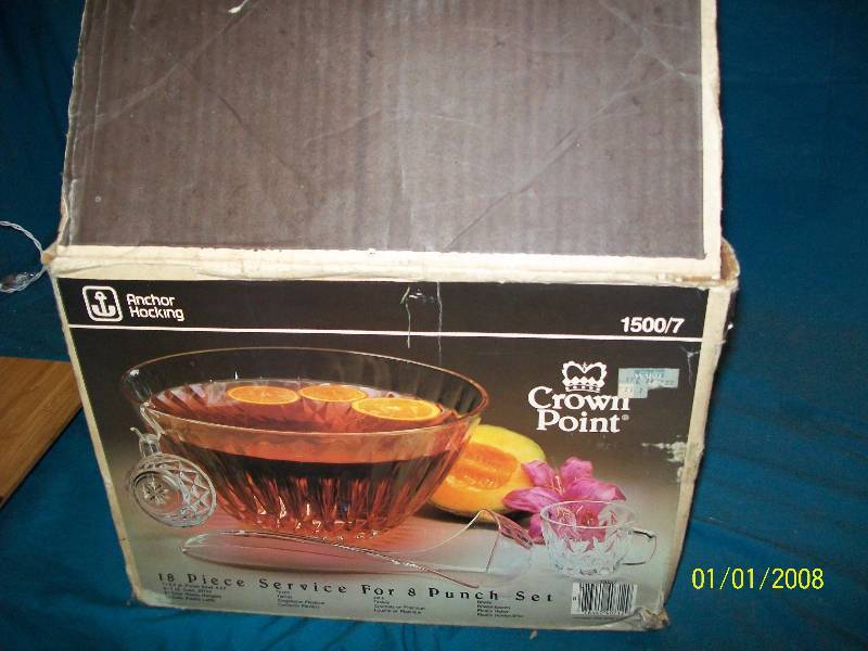 lot 3 image: Cown Point Design Anchor Hocking Punch Bowl 18 Piece Set in Box.