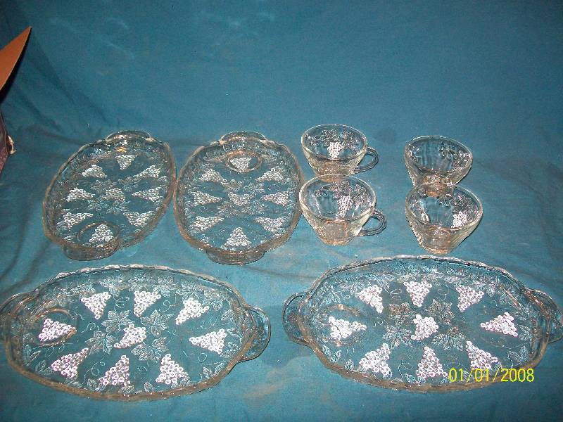 lot 5 image: Anchor Hocking Vintage 8 Piece Snack Set with etched GrapeVine Design.