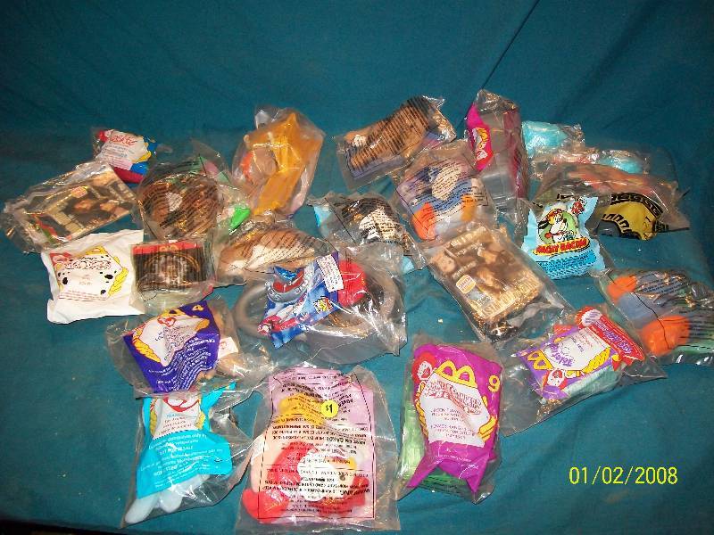 lot 47 image: More than 20 Still in Package Fast Food Toys.