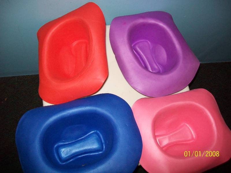 lot 78 image: Child Costume Four Different Colored Felt like Cowboy or Cowgirl Hats.
