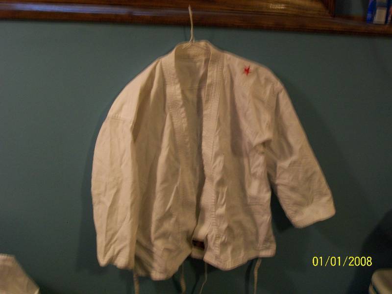 lot 65 image: Child Costume Karate Outfit. Child Size Unknown & Smallish Japanese Sandal