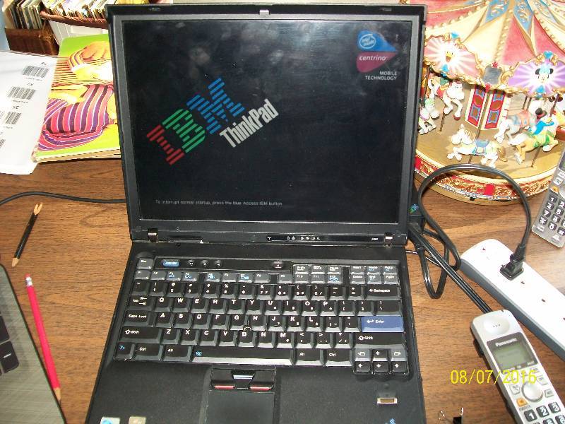 lot 81 image: IBM THINKPAD With Dynex computer bag. Condition Used. Thinkpad Powered ON