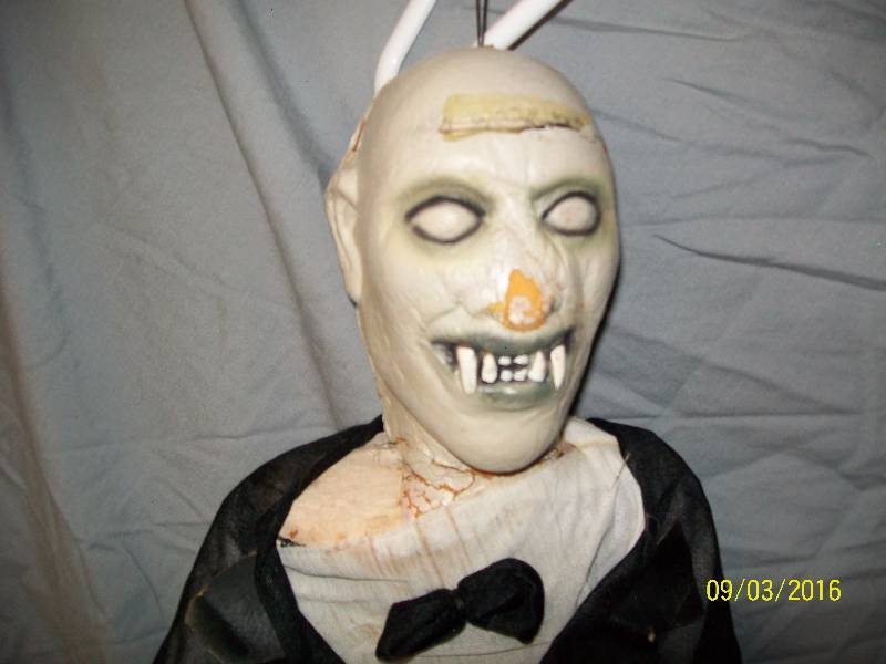 lot 49 image: Halloween YardHome Decoration. Vampire Hanger. 36 Long.