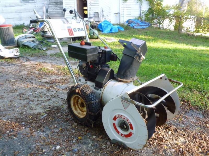 lot 1 image: Snow Blower