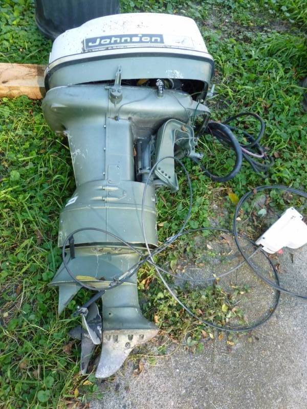 lot 3 image: Outboard Boat Motor