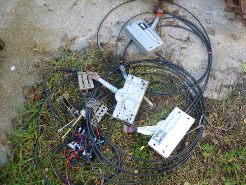 lot 5 image: Boat Motor Controls