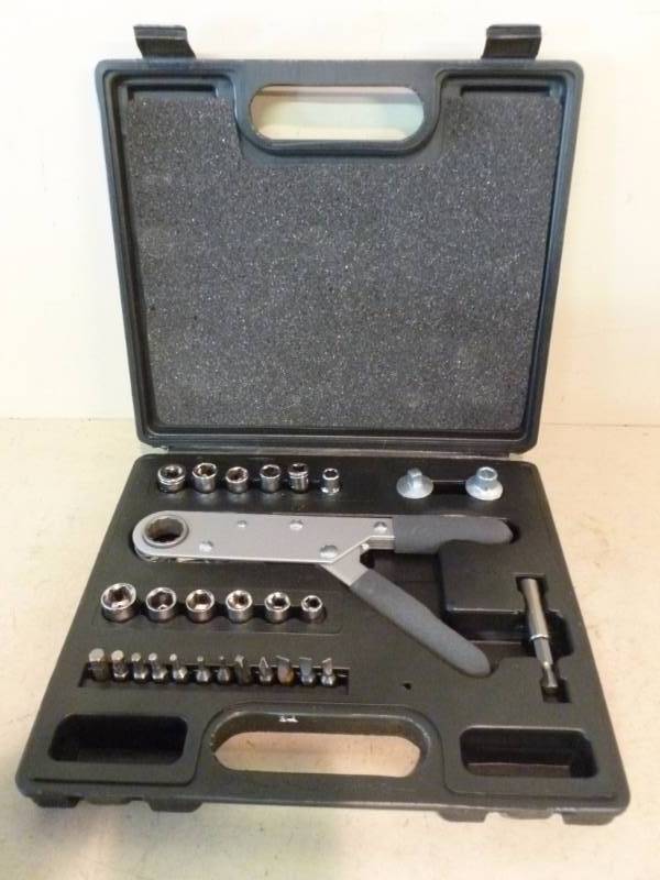lot 38 image: Tool Set