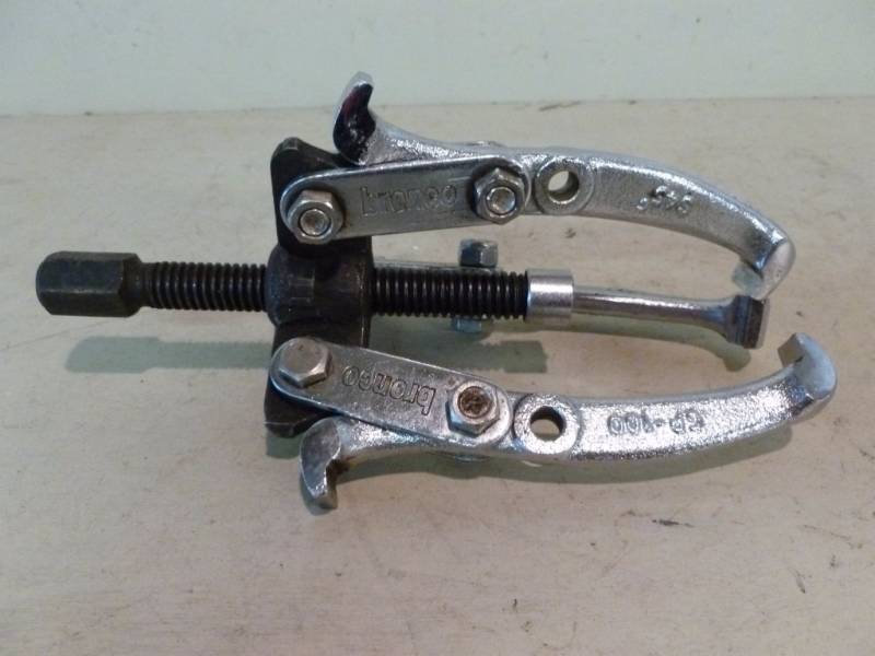 lot 39 image: Gear Puller