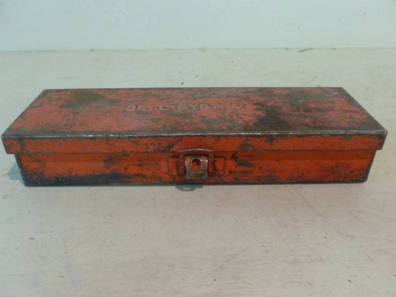 lot 48 image: Vintage Tool Box