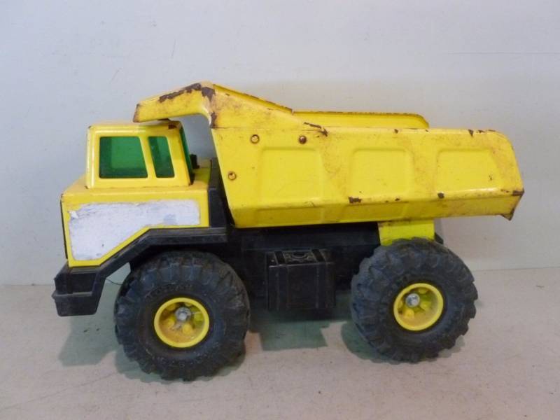 lot 64 image: Tonka