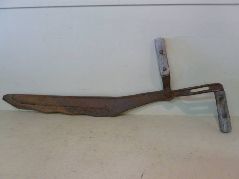 lot 82 image: Antique Hay Knife