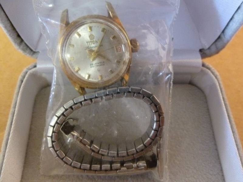 lot 87 image: Vintage Watch