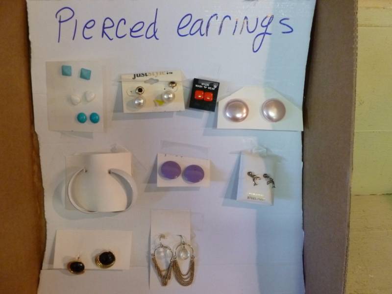 lot 90 image: Jewelry