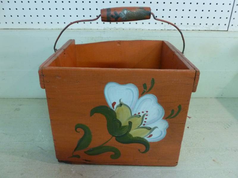lot 101 image: Antique Egg Crate