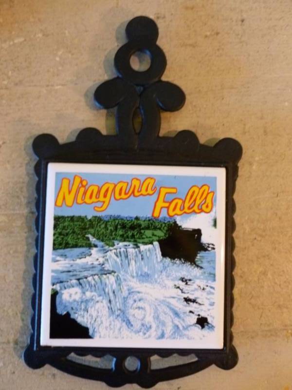 lot 111 image: Trivet