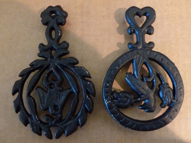 lot 112 image: Trivet