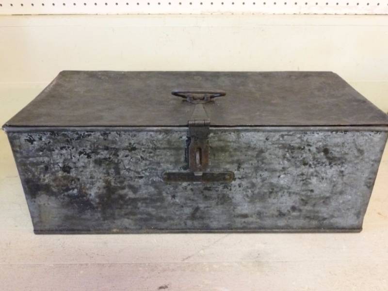 lot 130 image: Vintage Toolbox