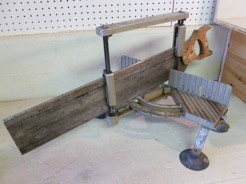 lot 143 image: Miter Saw