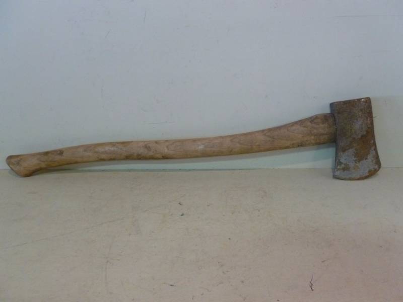 lot 146 image: Camp Ax