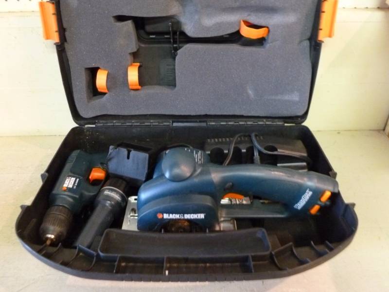 lot 149 image: Cordless Tool Set