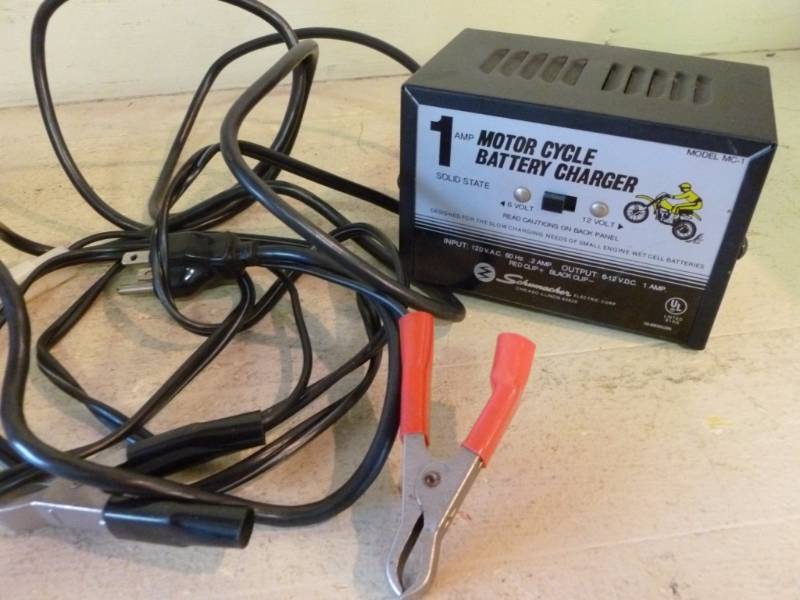 lot 150 image: Battery Charger