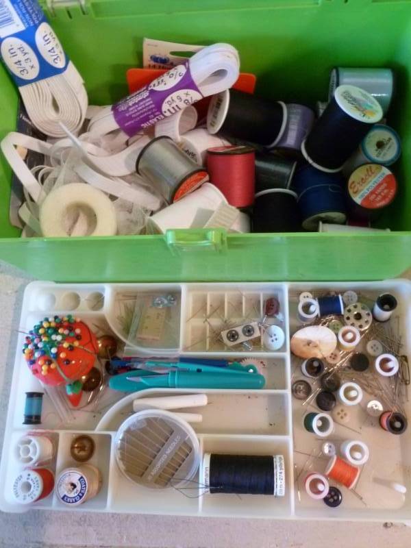 lot 159 image: Sewing Items
