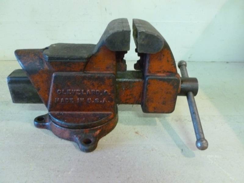 lot 169 image: Bench Vise