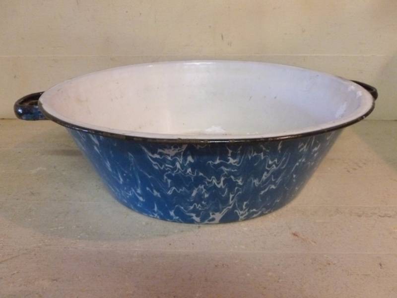 lot 172 image: Vintage Bowl