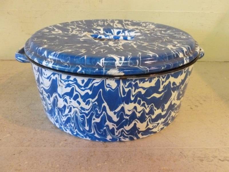 lot 174 image: Vintage Porcelain Ware