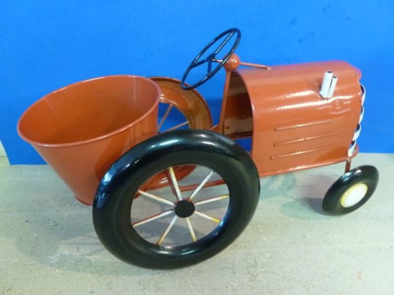 lot 182 image: Tractor Decoration