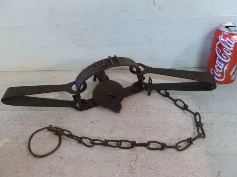 lot 202 image: Vintage Trap