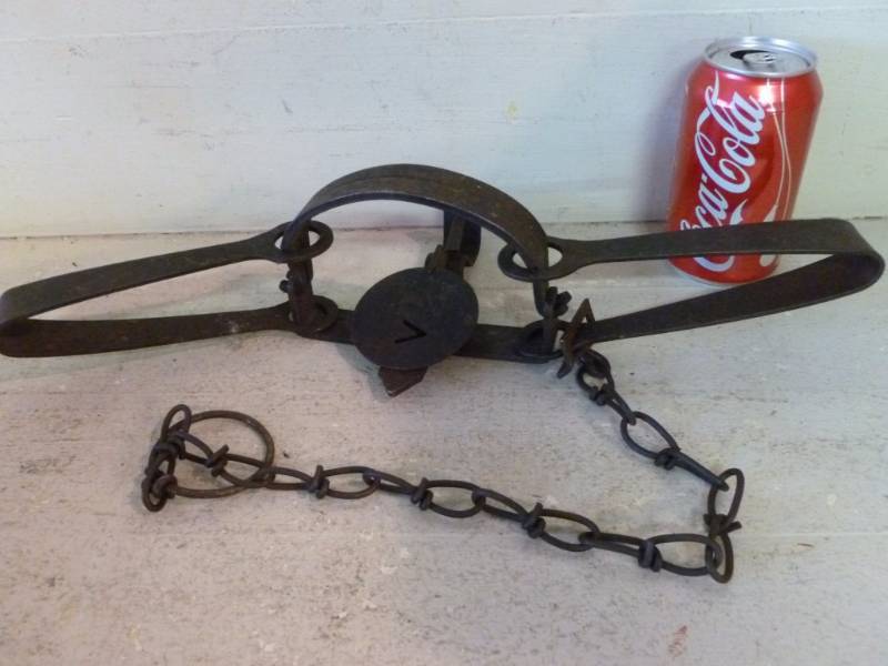 lot 203 image: Vintage Trap